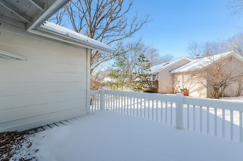 2,130/Mo, 2232 Central Parkway Dr Florissant, MO 63031 Deck View