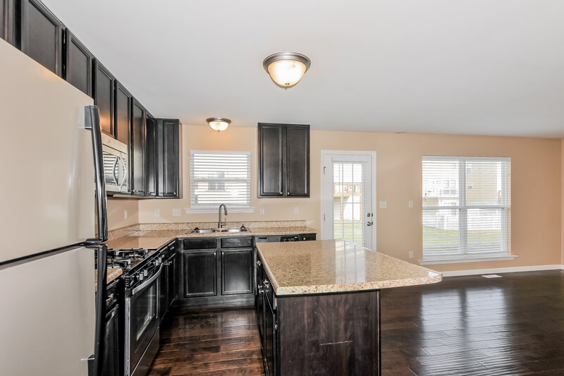 1,860/Mo, 209 Cimarron Ridge Crossing Wentzville, MO 63385 Kitchen View 2