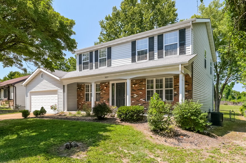 2,420/Mo, 3827 Salvation Rd Florissant, MO 63034 Front View