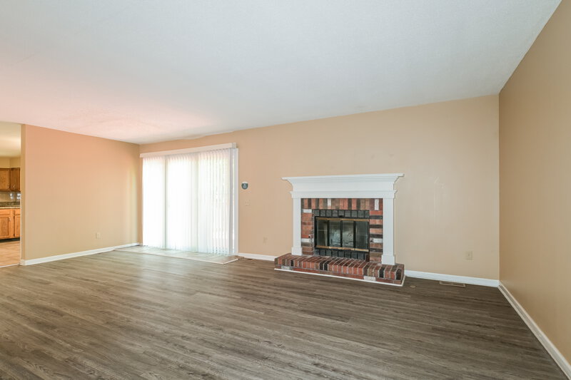 2,420/Mo, 3827 Salvation Rd Florissant, MO 63034 Living Room View