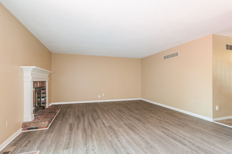 2,420/Mo, 3827 Salvation Rd Florissant, MO 63034 Living Room View 2