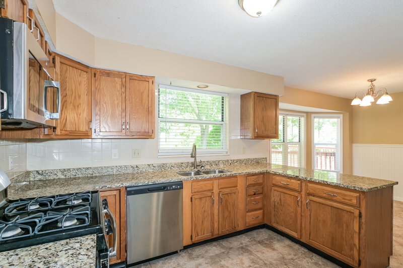 2,420/Mo, 3827 Salvation Rd Florissant, MO 63034 Kitchen View