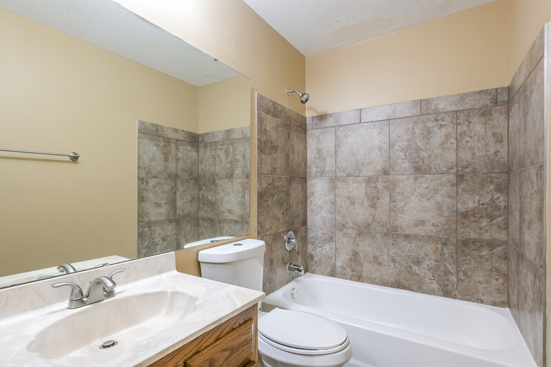 2,420/Mo, 3827 Salvation Rd Florissant, MO 63034 Bathroom View