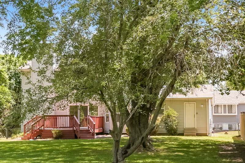 2,420/Mo, 3827 Salvation Rd Florissant, MO 63034 Rear View