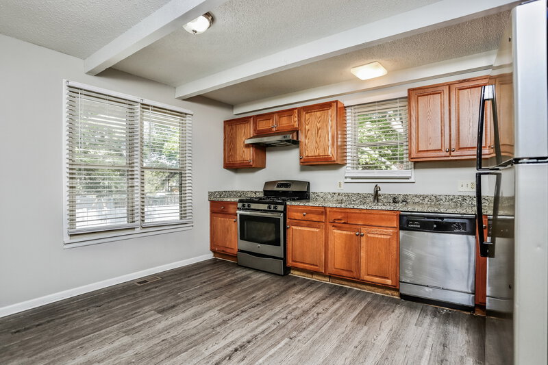 2,290/Mo, 1 Oakview Dr Saint Peters, MO 63376 Kitchen View