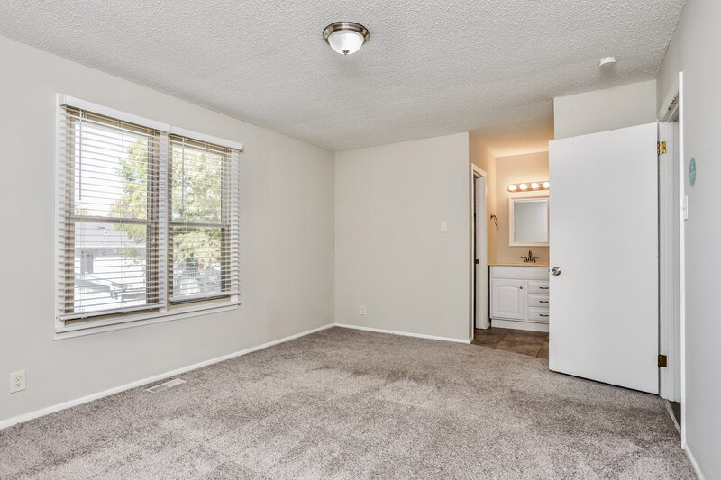 2,290/Mo, 1 Oakview Dr Saint Peters, MO 63376 Main Bedroom View 2