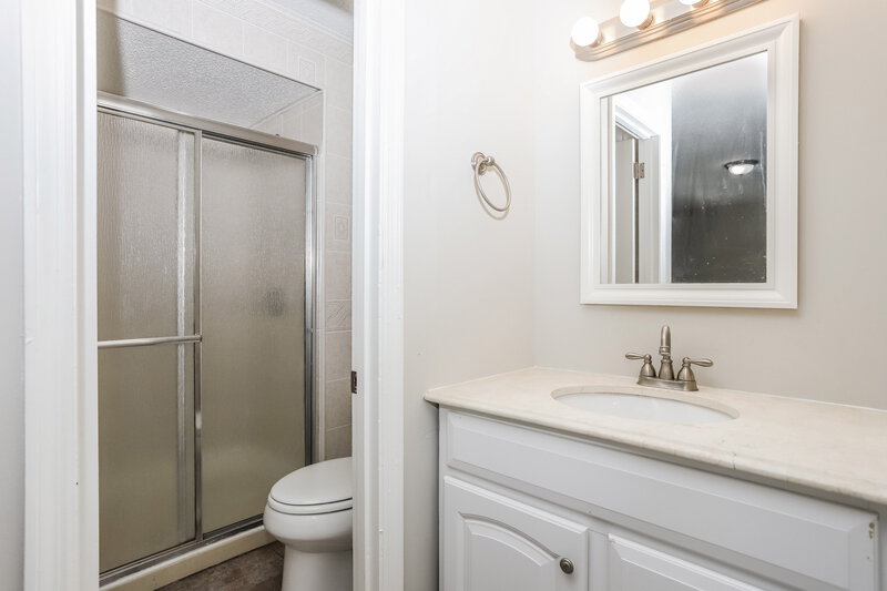 2,290/Mo, 1 Oakview Dr Saint Peters, MO 63376 Main Bathroom View