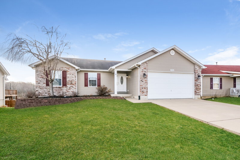 2,500/Mo, 1721 Waters Edge Way Pevely, MO 63070 Front View 2