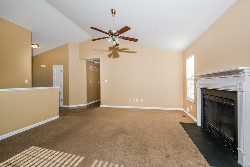 2,500/Mo, 1721 Waters Edge Way Pevely, MO 63070 Living Room View 2