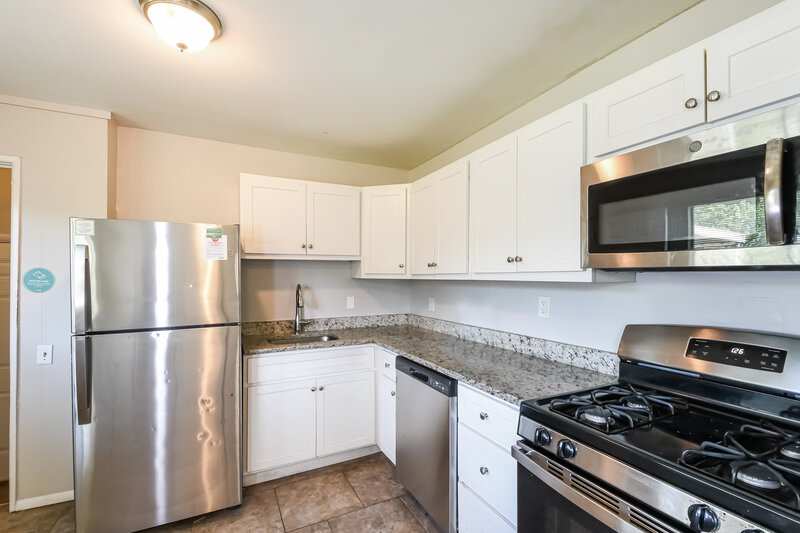 2,080/Mo, 2310 Flamingo Dr Florissant, MO 63031 Kitchen View