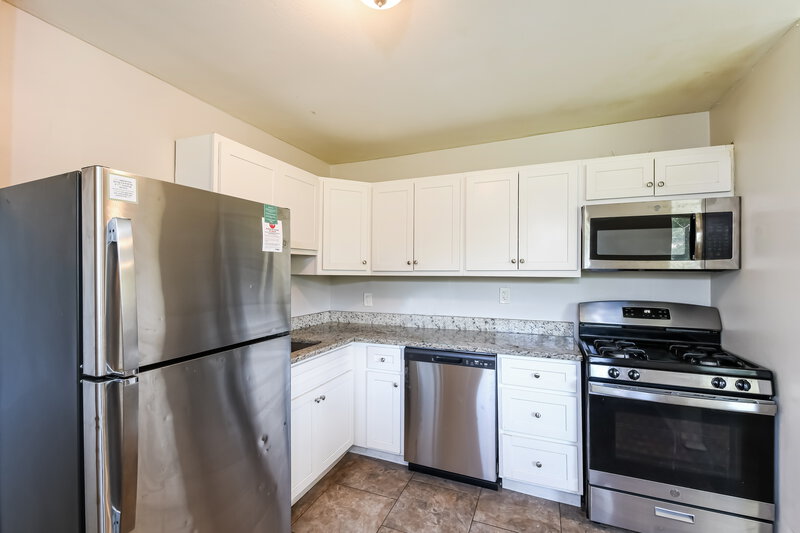 2,080/Mo, 2310 Flamingo Dr Florissant, MO 63031 Kitchen View 2