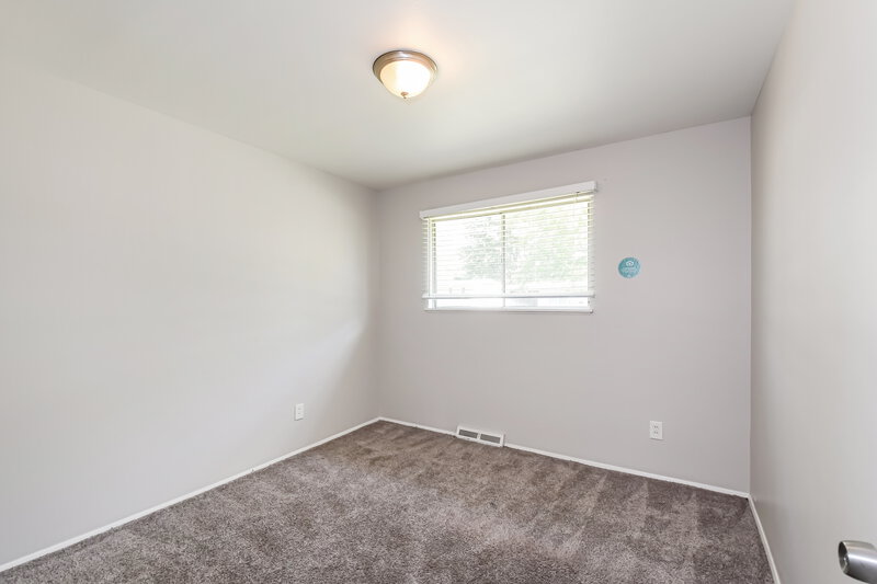 2,080/Mo, 2310 Flamingo Dr Florissant, MO 63031 Bedroom View 3