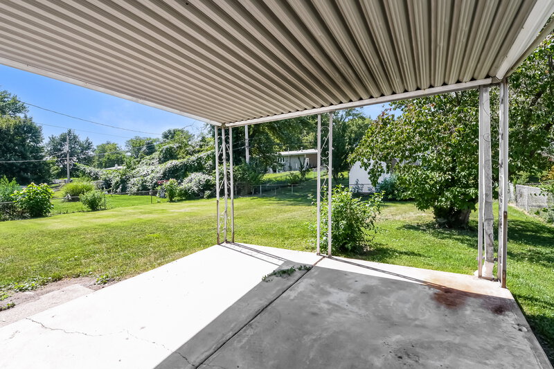 2,080/Mo, 2310 Flamingo Dr Florissant, MO 63031 Patio View