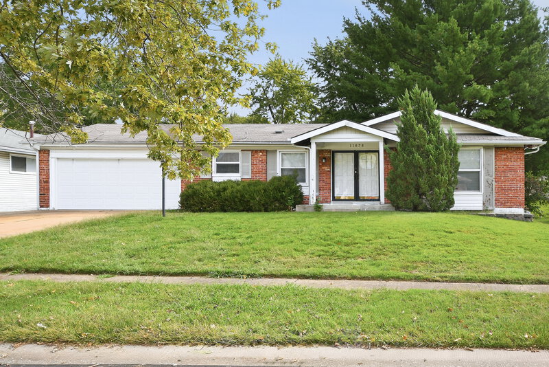 1,950/Mo, 11878 Barden Tower Rd Florissant, MO 63033 External View