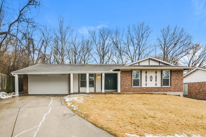 2,015/Mo, 6847 Champaigne Dr Florissant, MO 63033 External View