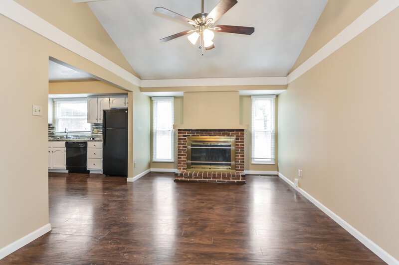 2,015/Mo, 6847 Champaigne Dr Florissant, MO 63033 Living Room View