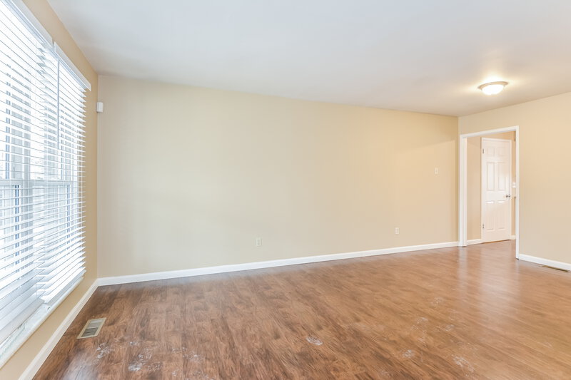 2,015/Mo, 6847 Champaigne Dr Florissant, MO 63033 Dining Room View