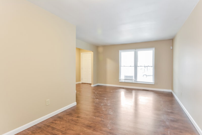 2,015/Mo, 6847 Champaigne Dr Florissant, MO 63033 Family Room View