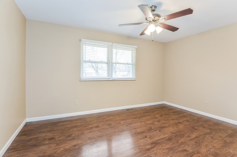 2,015/Mo, 6847 Champaigne Dr Florissant, MO 63033 Main Bedroom View