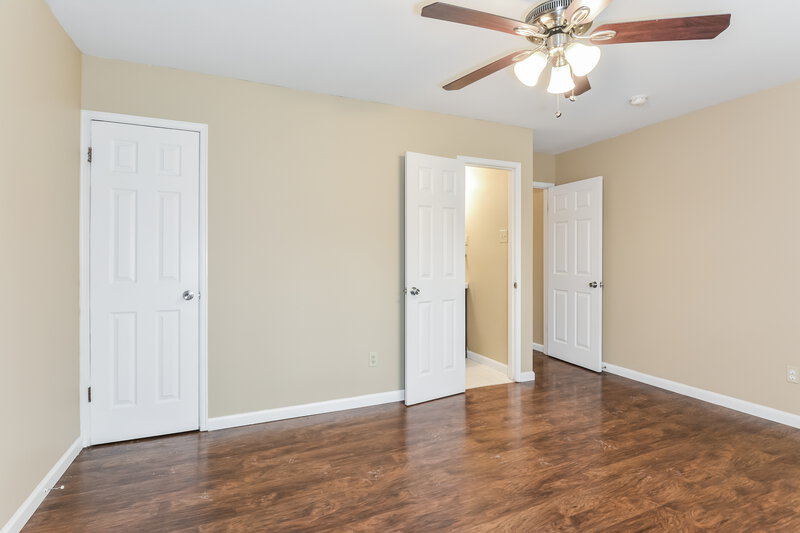 2,015/Mo, 6847 Champaigne Dr Florissant, MO 63033 Main Bedroom View 2