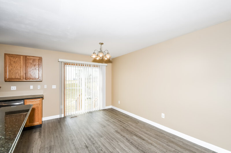 1,880/Mo, 235 Behlmann Meadows Way Florissant, MO 63034 Dining Room View