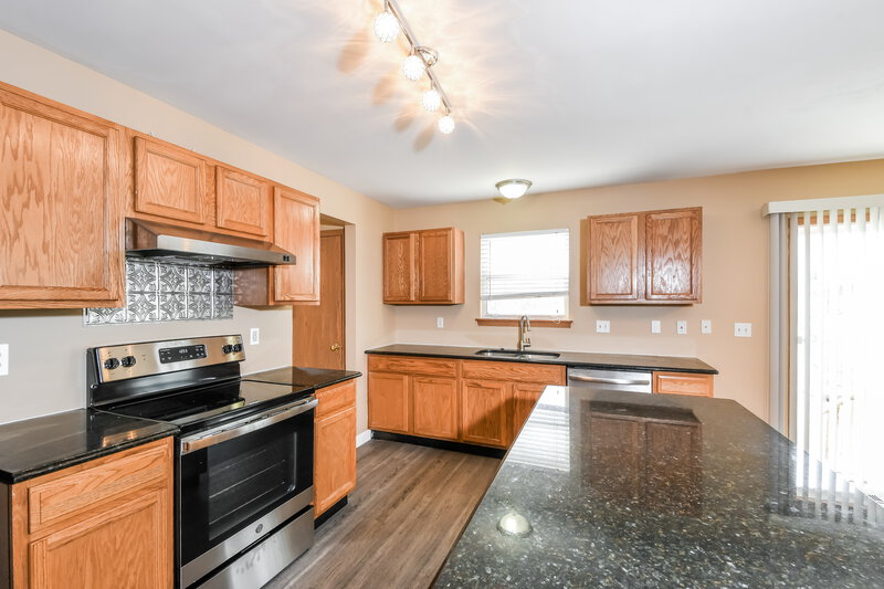 1,880/Mo, 235 Behlmann Meadows Way Florissant, MO 63034 Kitchen View