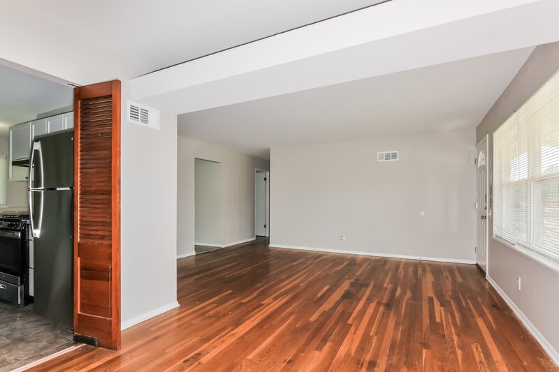 1,385/Mo, 11611 Criterion Ave St. Louis, MO 63138 Living Room View 2