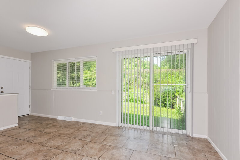 1,385/Mo, 11611 Criterion Ave St. Louis, MO 63138 Dining Room View