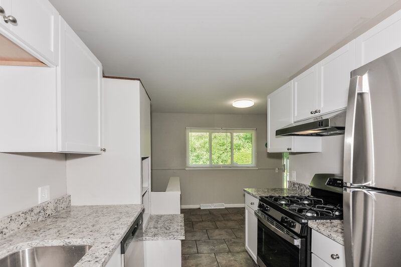 1,385/Mo, 11611 Criterion Ave St. Louis, MO 63138 Kitchen View