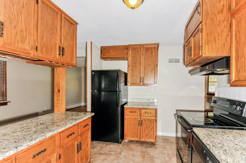2,240/Mo, 8647 Belhaven Dr St. Louis, MO 63114 Kitchen View 2