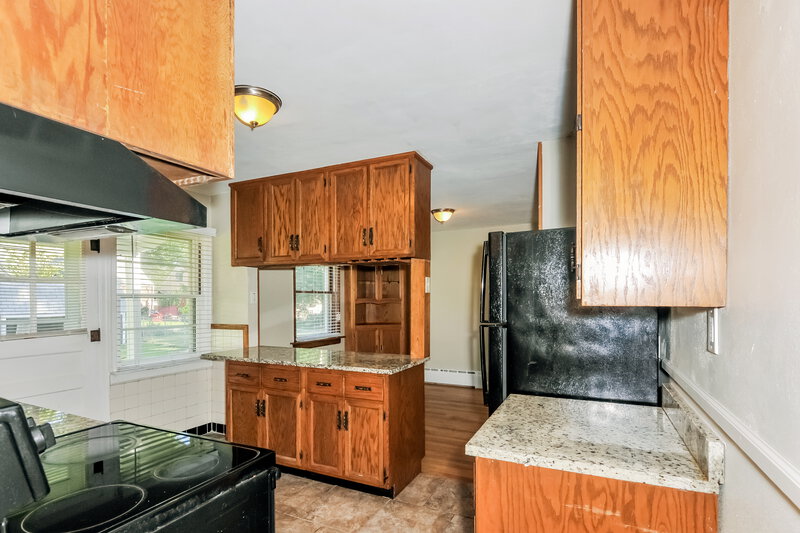 2,240/Mo, 8647 Belhaven Dr St. Louis, MO 63114 No Caption View