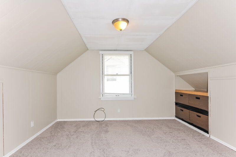 2,240/Mo, 8647 Belhaven Dr St. Louis, MO 63114 Main Bedroom View