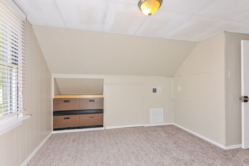 2,240/Mo, 8647 Belhaven Dr St. Louis, MO 63114 Main Bedroom View 2