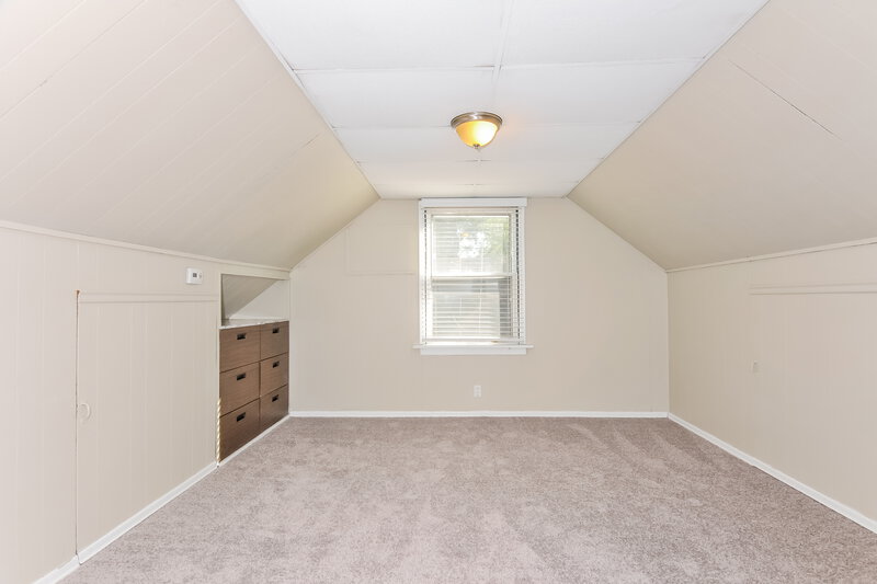 2,240/Mo, 8647 Belhaven Dr St. Louis, MO 63114 Main Bedroom View 3