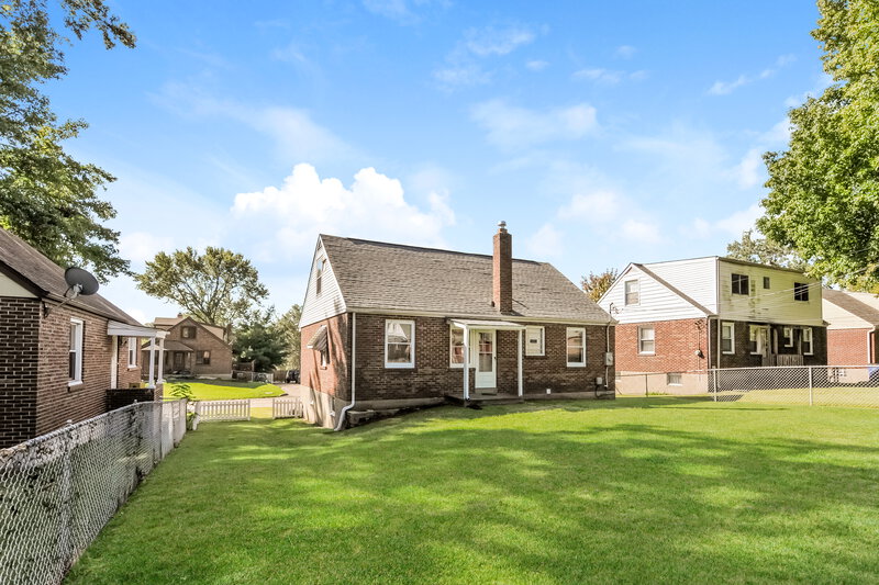 2,240/Mo, 8647 Belhaven Dr St. Louis, MO 63114 Rear View