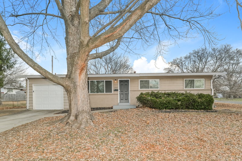 1,780/Mo, 2010 Thunderbird Ave Florissant, MO 63033 External View