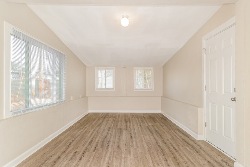 1,780/Mo, 2010 Thunderbird Ave Florissant, MO 63033 Family Room View