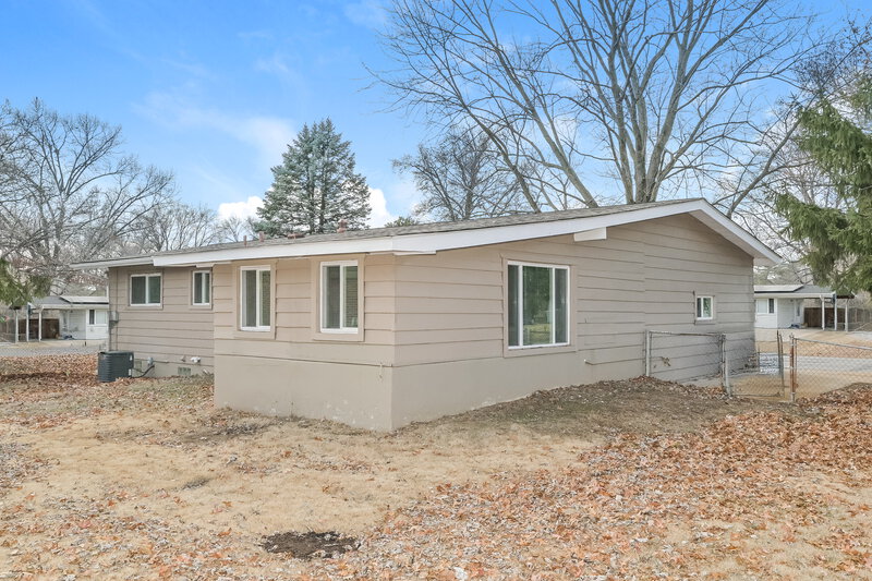 1,780/Mo, 2010 Thunderbird Ave Florissant, MO 63033 Rear View