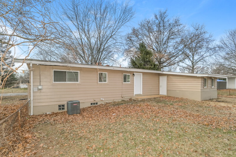 1,780/Mo, 2010 Thunderbird Ave Florissant, MO 63033 Rear View 2