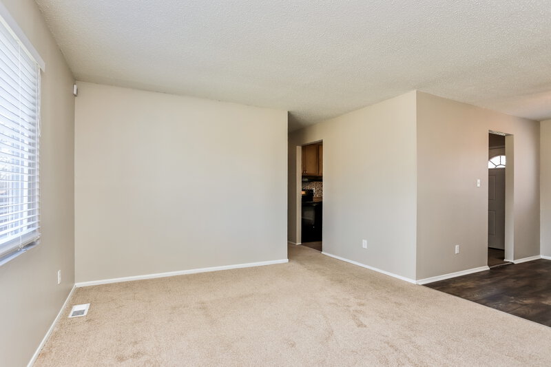 2,170/Mo, 1865 Battlefield Dr Florissant, MO 63031 Living Room View