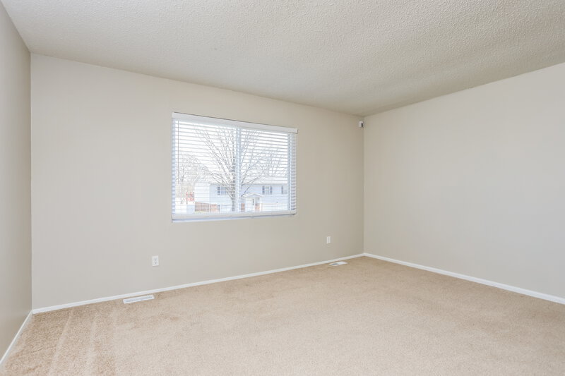 2,170/Mo, 1865 Battlefield Dr Florissant, MO 63031 Living Room View 2