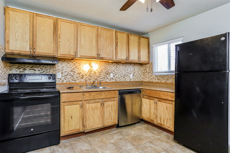 2,170/Mo, 1865 Battlefield Dr Florissant, MO 63031 Kitchen View