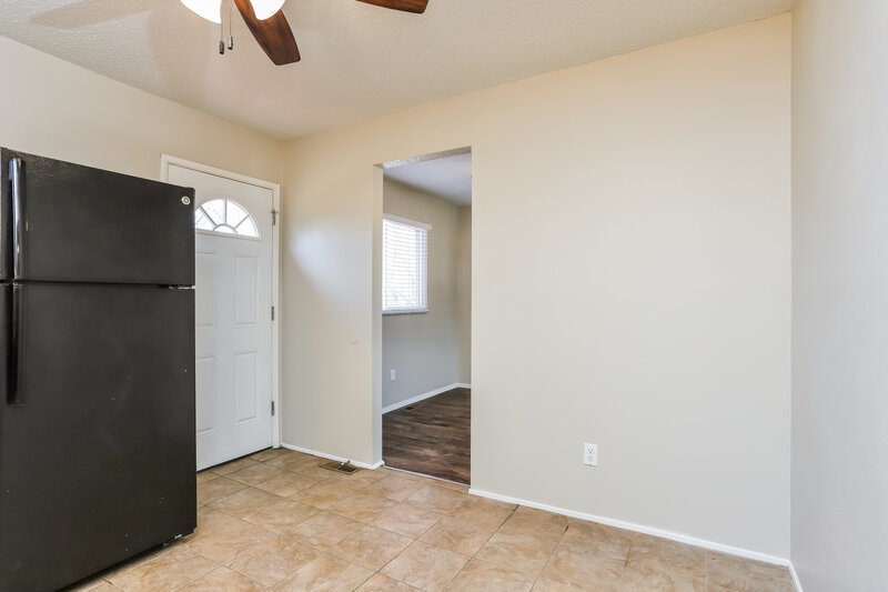 2,170/Mo, 1865 Battlefield Dr Florissant, MO 63031 Kitchen View 2