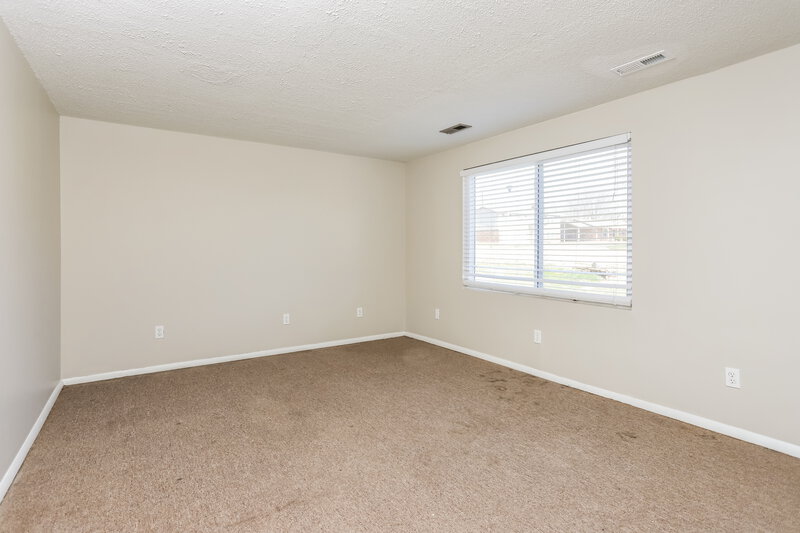 2,170/Mo, 1865 Battlefield Dr Florissant, MO 63031 Family Room View