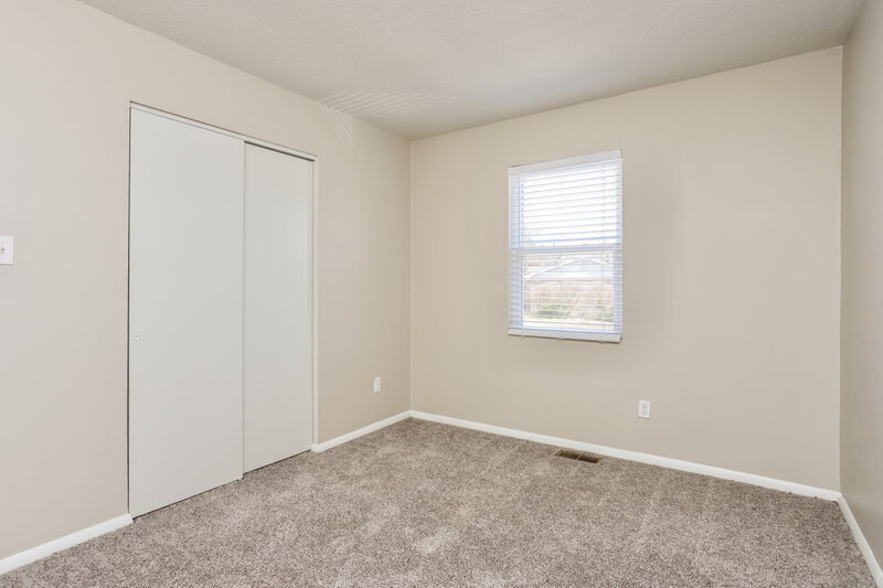 2,170/Mo, 1865 Battlefield Dr Florissant, MO 63031 Bedroom View