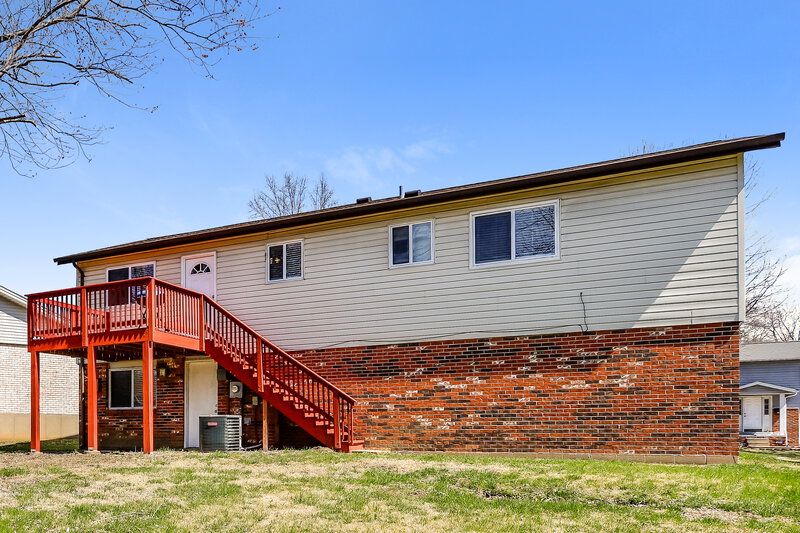 2,170/Mo, 1865 Battlefield Dr Florissant, MO 63031 Rear View 2