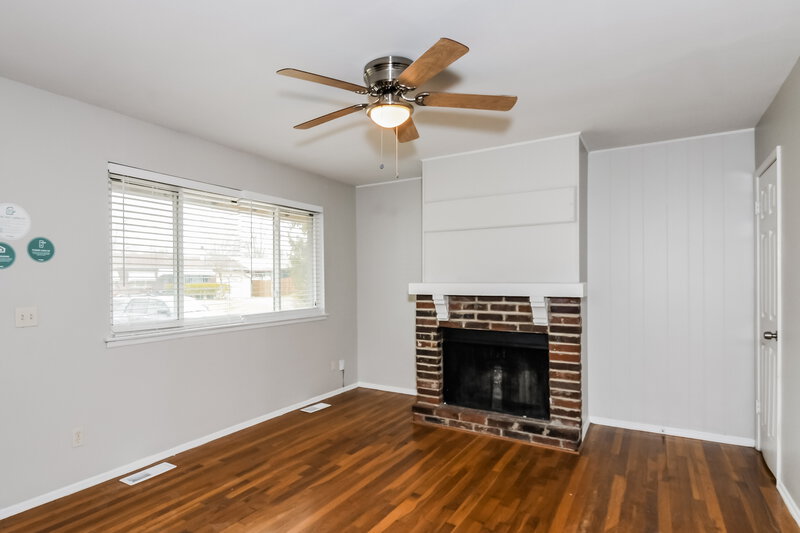 2,060/Mo, 7244 Tannoia Dr Hazelwood, MO 63042 Living Room View