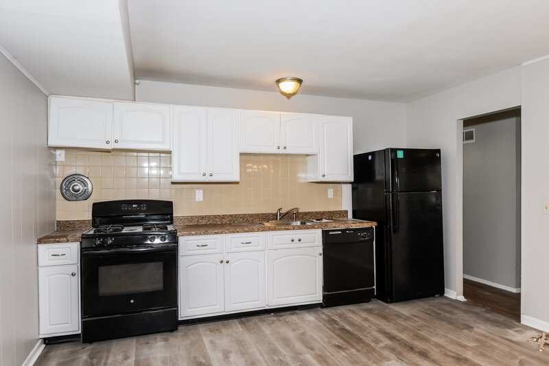 2,060/Mo, 7244 Tannoia Dr Hazelwood, MO 63042 Kitchen View