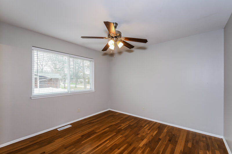 2,060/Mo, 7244 Tannoia Dr Hazelwood, MO 63042 Main Bedroom View