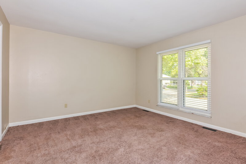1,600/Mo, 1488 Boardwalk Ave Florissant, MO 63031 Living Room View